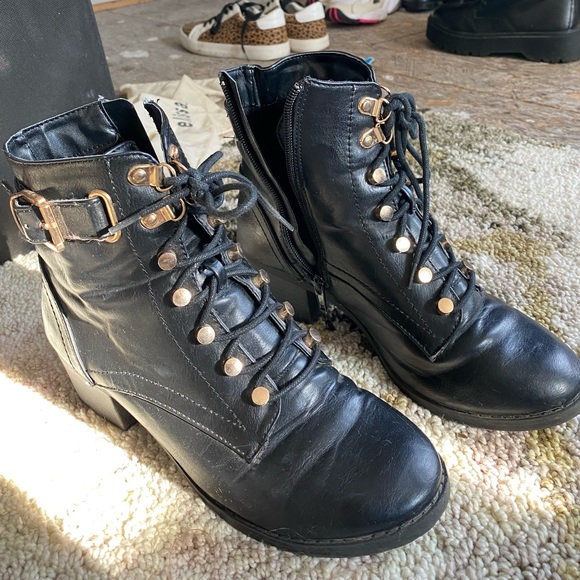 Cute combat booties - Picture 2 of 3